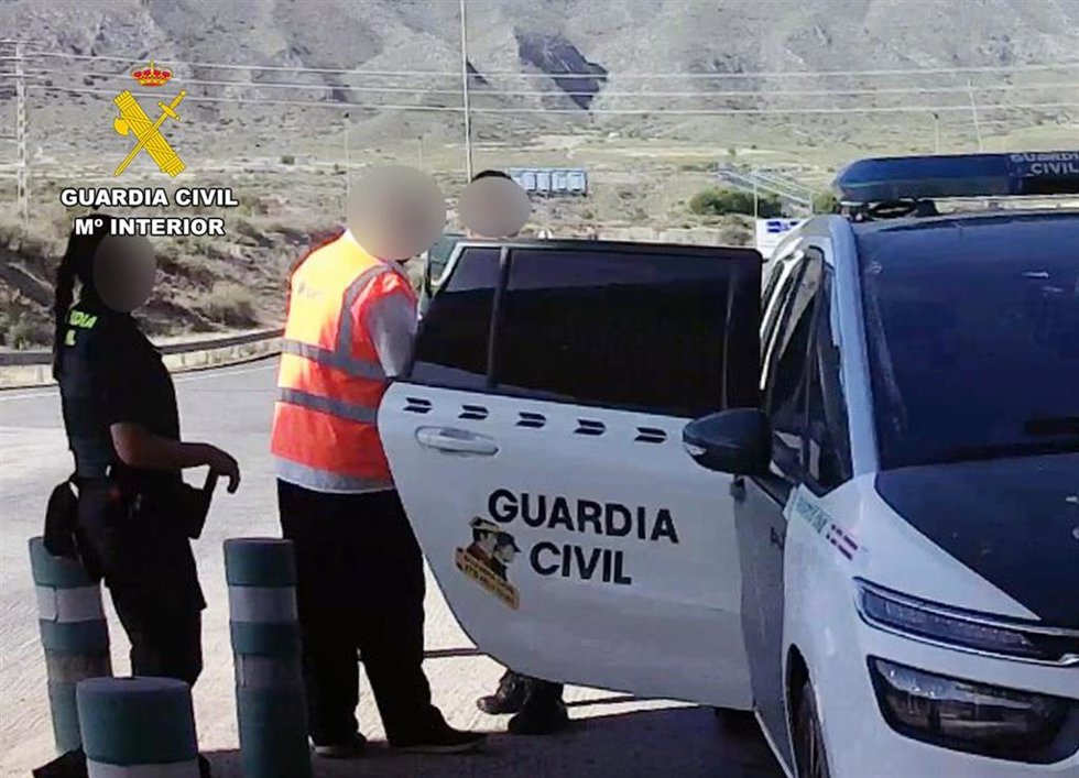 La Guardia Civil detiene a un empleado de la AP-7 por apropiarse de más de 1.200 euros en peajes