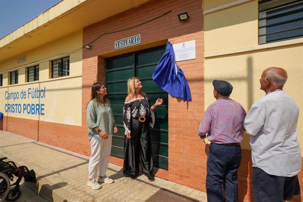 El campo de fútbol Cristo Pobre de Huelva pasa a llevar el nombre de Manuel Luna.