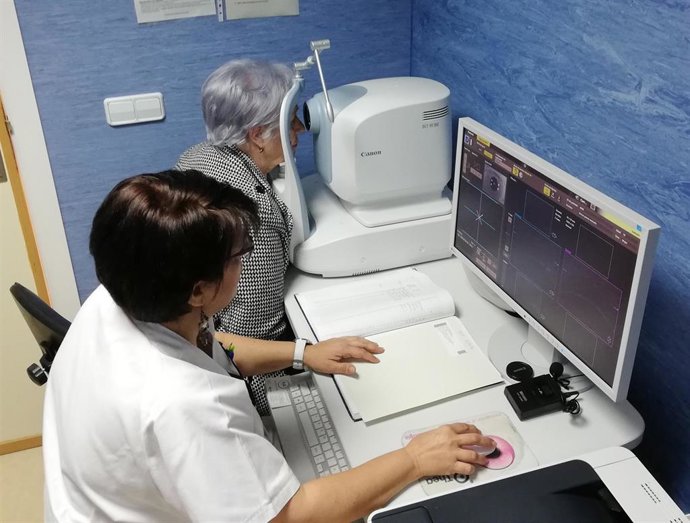 Archivo - Imagen de una prueba en la Unidad de Oftalmología 