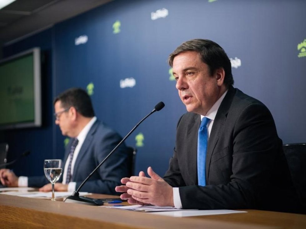 El consejero de Educación, Alberto Galiana, junto al portavoz del Gobierno regional, Alfonso Domínguez.