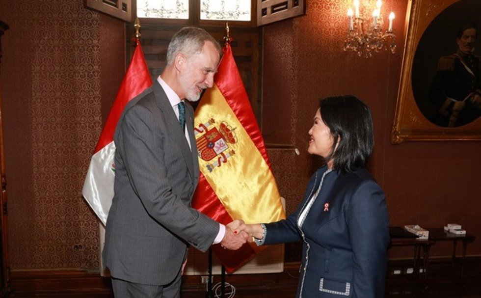 El rey Felipe VI y la presidenta electa de Perú, Keiko Fujimori.