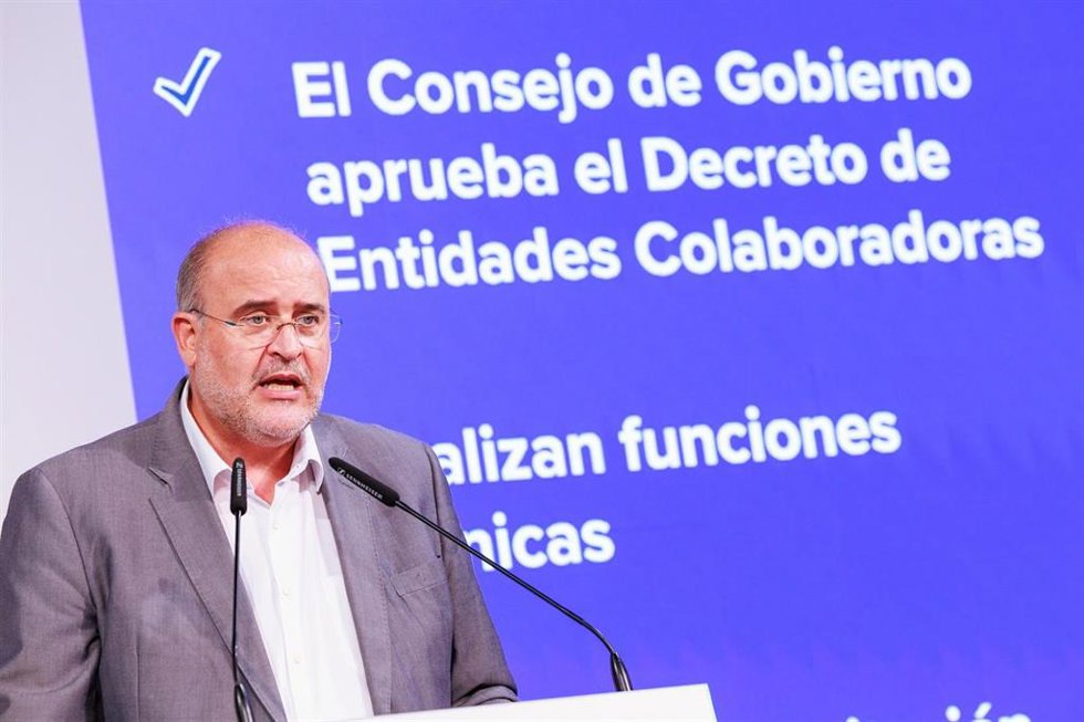 El vicepresidente primero, José Luis Martínez Guijarro
