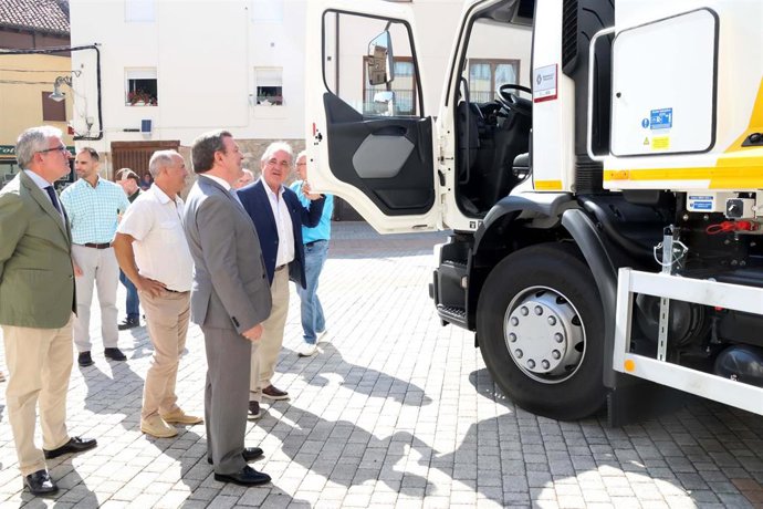Entrega de un nuevo vehículo de servicio para la mancomunidad Aguilar-Valdivia