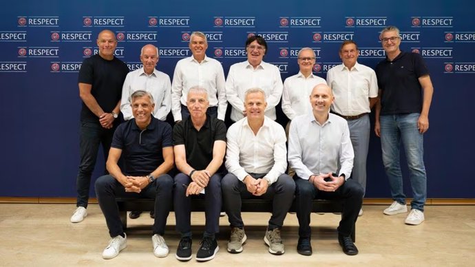 La UEFA reitera que el VAR sólo debe intervenir en errores arbitrales "claros" y "evidentes".