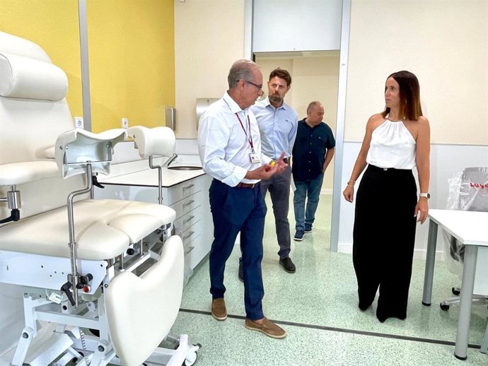 A consejera de Salud, Isabel Ayala, visitó hoy el Centro de Alta Resolución (CIAR) de Águilas.