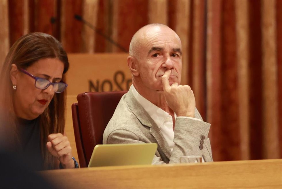 El portavoz del Grupo Municipal Socialista, Antonio Muñoz, durante el Pleno extraordinario para el debate sobre el estado de la ciudad del Ayuntamiento de Sevilla.