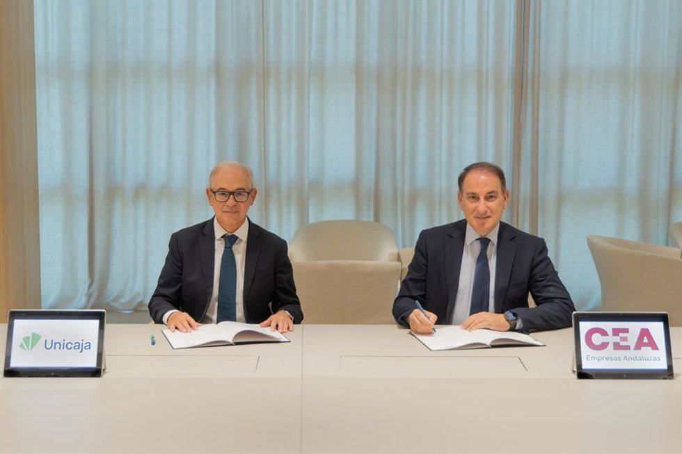 El CEO de Unicaja, Isidro Rubiales, y el presidente de CEA, Javier González de Lara.