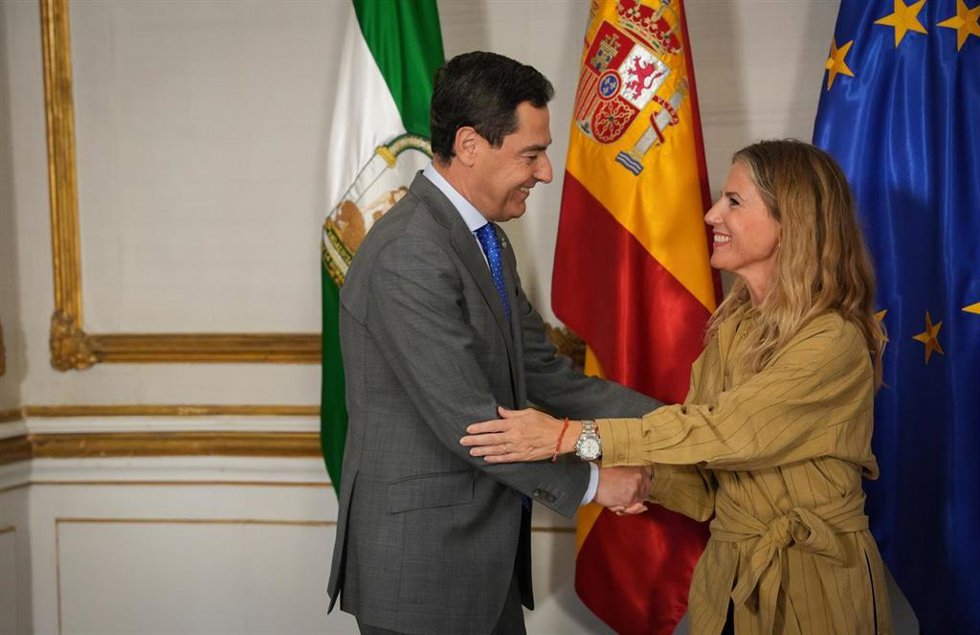 El presidente de la Junta de Andalucía, Juanma Moreno, recibe en el Palacio de San Telmo a la presidenta del Parlamento de Andalucía, Ana Mestre. A 28 de julio de 2026 en Sevilla (Andalucía, España).
