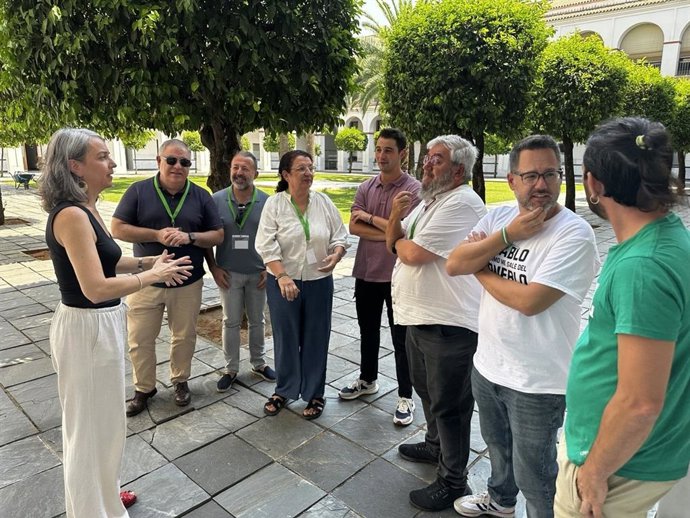 Reunión de Adelante Andalucía con vecinos sobre expansión de industria del biogás.