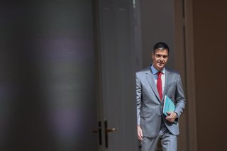 El presidente del Gobierno, Pedro Sánchez, a su llegada a la rueda de prensa en el Complejo de la Moncloa, a 28 de julio de 2026, en Madrid (España)