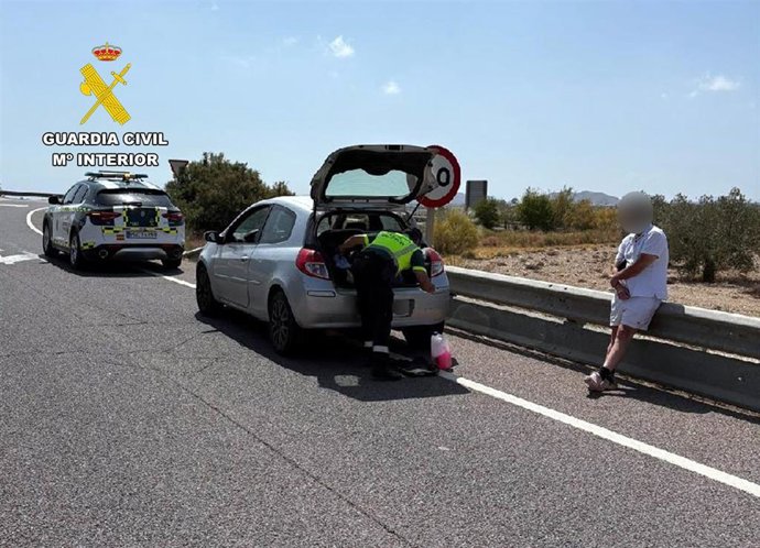 La Guardia Civil detiene a un conductor que transportaba 348 gramos de cocaína en la A-7