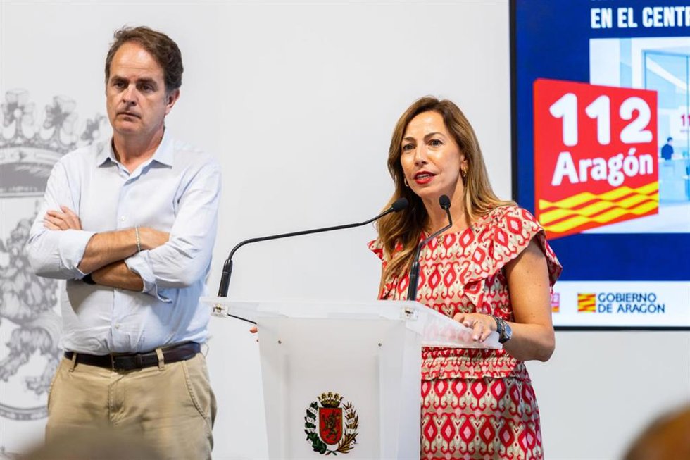 El Ayuntamiento y el Gobierno de Aragón firman un convenio que culminará a finales de 2026 con la desaparición del teléfono de la Policía Local como canal de atención ciudadana.