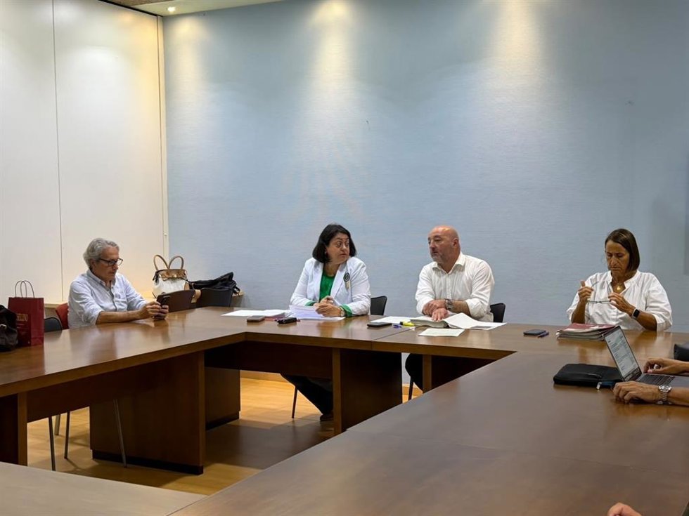Reunión de la Junta Rectora de la Fundación Municipal de Servicios Sociales (FMSS) de Gijón, presidida por el concejal de Servicios Sociales, Vivienda y Cooperación, Guzmán Pendás.,