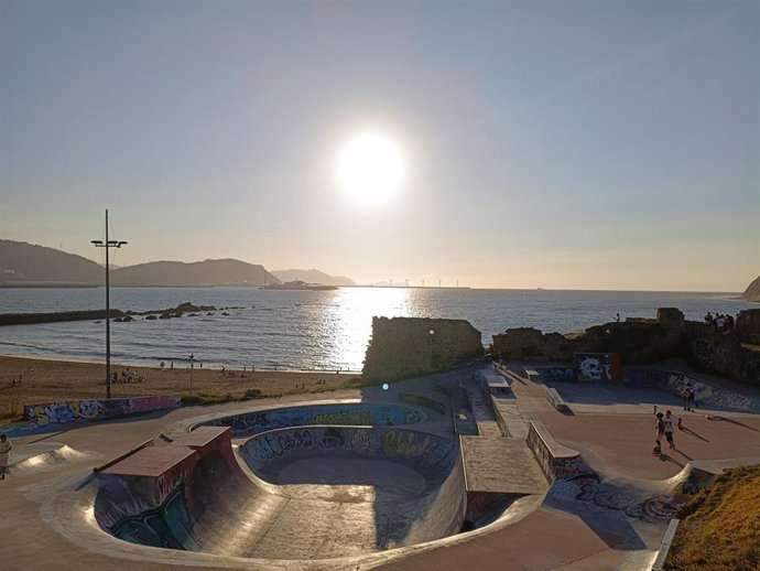 Jornada calurosa en la costa de Bizkaia.