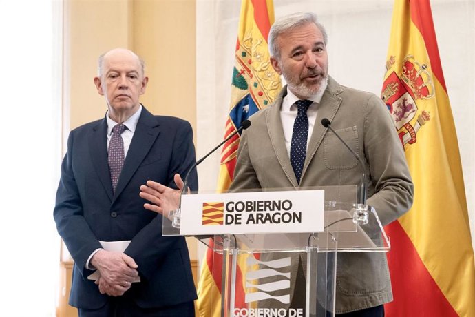 El presidente del Gobierno de Aragón, Jorge Azcón, y el consejero de Sanidad, Ángel Sanz.