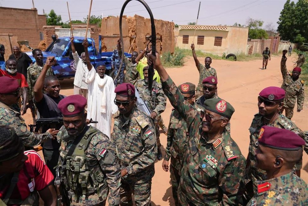 Archivo - El jefe del Ejército de Sudán y presidente del Consejo Soberano de Transición, Abdelfatá al Burhan