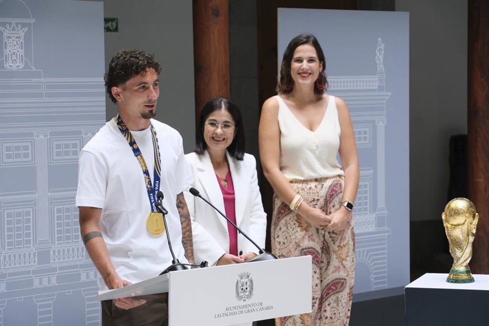 El futbolista grancanario Yéremy Pino durante su intervención en el acto de reconocimiento celebrado en las Casas Consistoriales de Las Palmas de Gran Canaria