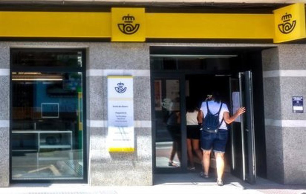 Fachada de una oficina de Correos. Archivo.