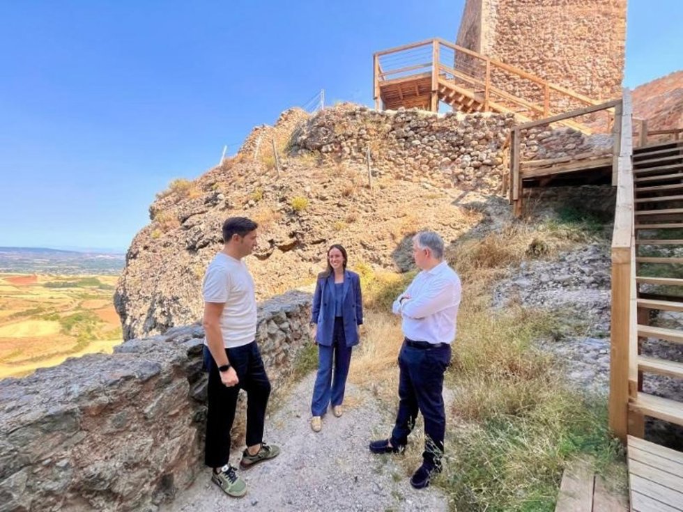 El Ayuntamiento de Clavijo inaugura el camino de acceso a su Castillo y pone en marcha visitas guiadas