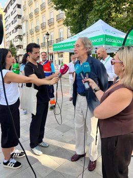 El delegado de Sanidad de la Junta en Granada, Indalecio Sánchez-Montesinos, atiende a los medios.