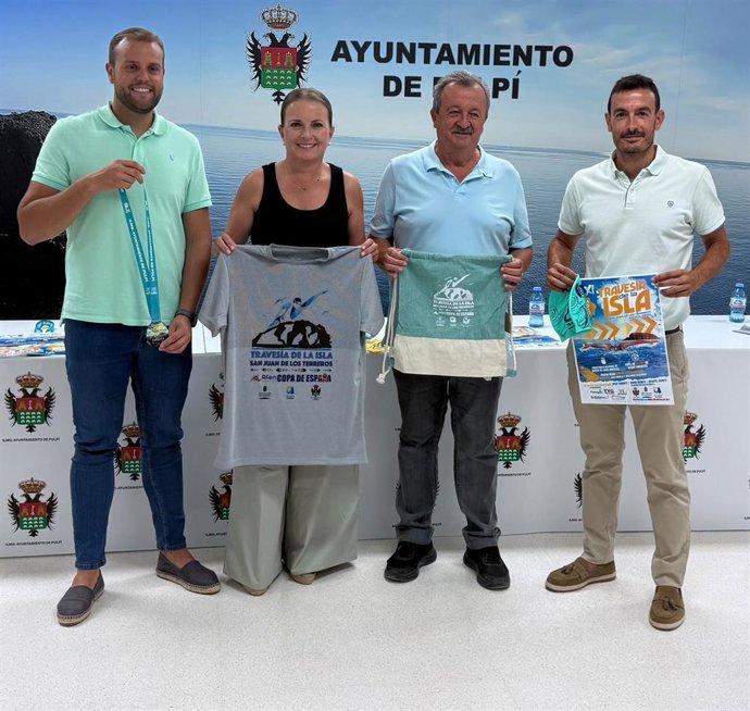 Presentación de la XI Travesía de la Isla de San Juan de los Terreros en el Ayuntamiento de Pulpí (Almería).