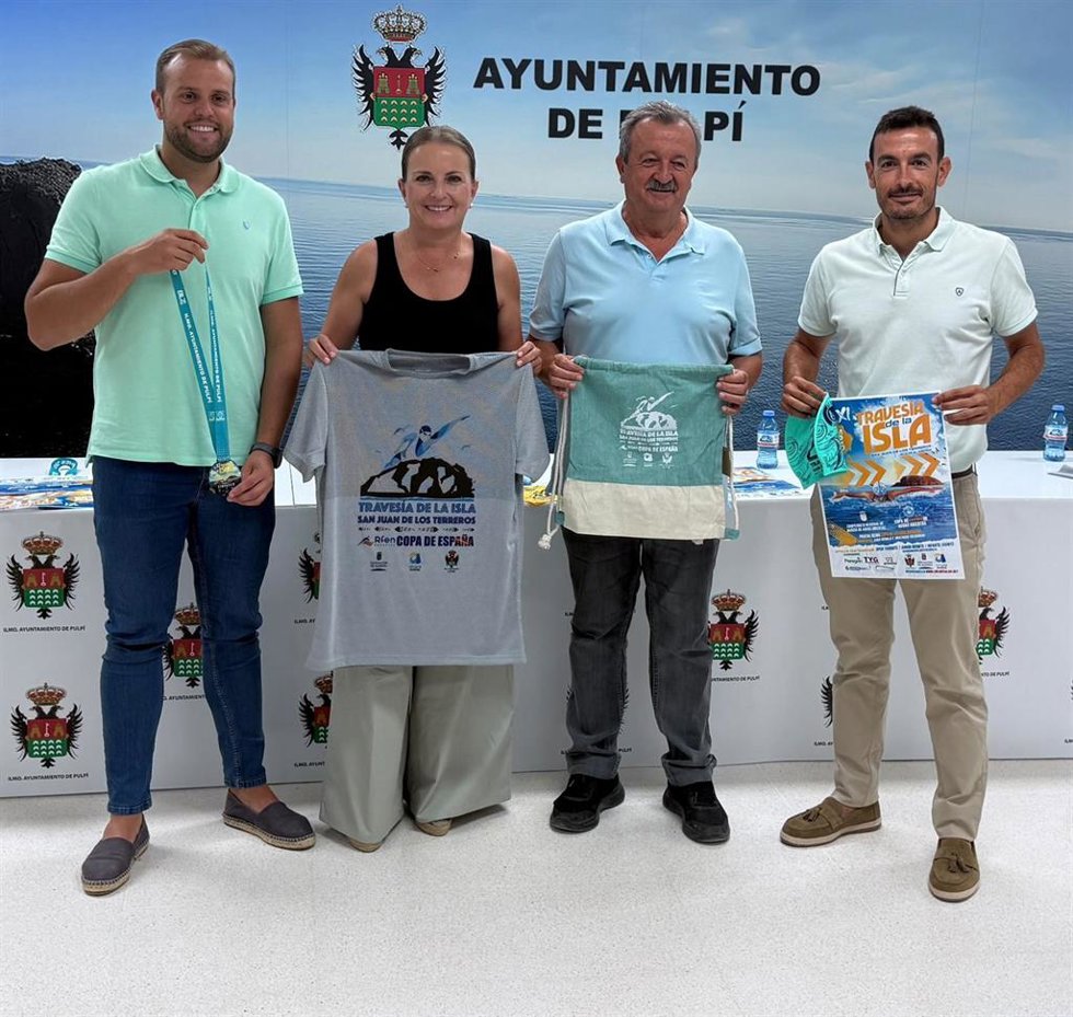 Presentación de la XI Travesía de la Isla de San Juan de los Terreros en el Ayuntamiento de Pulpí (Almería).