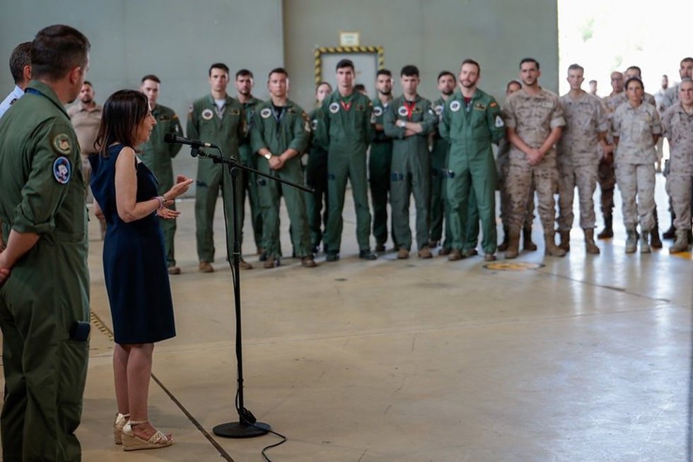 Visita de la ministra Margarita Robles del Ala 12 en la Base Aérea de Torrejón para despedir al personal integrante del Destacamento Aéreo Táctico Paznic