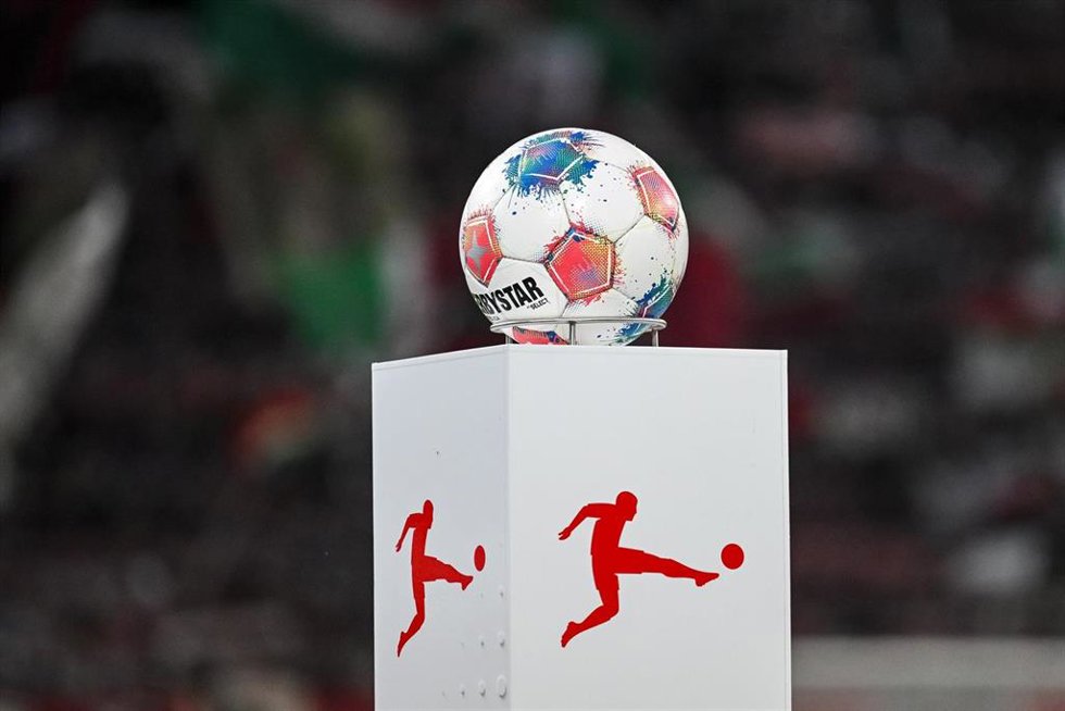 Archivo - Balón de la Bundesliga.