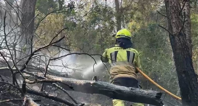 Bombers de Castelló seguixen treballant en la zona de Tales amb relleus cada 12 hores