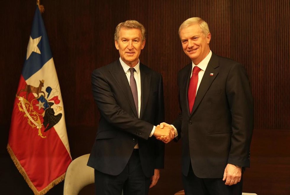 El presidente del PP, Alberto Núñez Feijóo,  y el presidente de Chile, José Antonio Kast, en un encuentro celebrado en Lima (Perú).