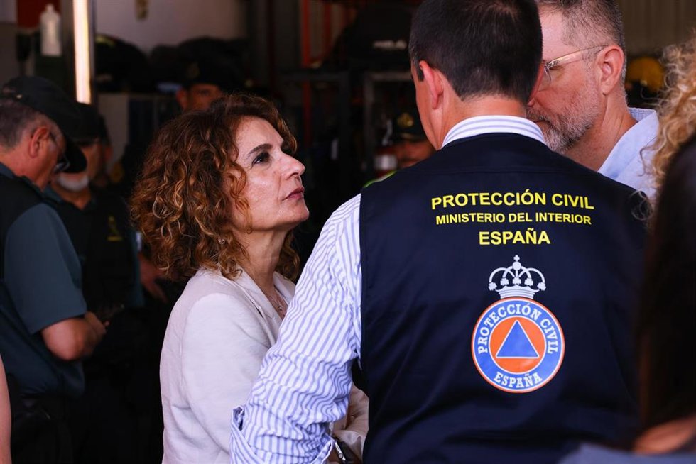 La secretaria general del PSOE-A, María Jesús Montero, en el puesto de mando avanzado por el incendio de Los Gallardos (Almería). (Foto de archivo).
