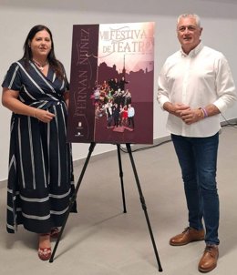 El alcalde de Fernán Núñez, Alfonso Alcaide, en la presentación del VIII Festival de Teatro.