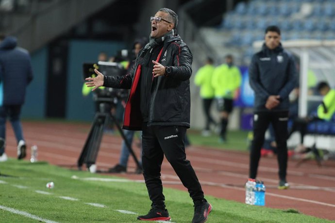 Futbol, O’Higgins vs Union Espanola Fecha 3, Copa Chile 2026  El entrenador de Union Espanola Ronald Fuentes es fotografiado durante el partido Copa Chile contra O’Higgins disputado en el Estadio Codelco El Teniente de Rancagua, Chile. 21/6/2026 Jorge