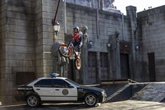 Foto: Toni Bou se convierte en un nuevo superhéroe del Parque Warner Madrid