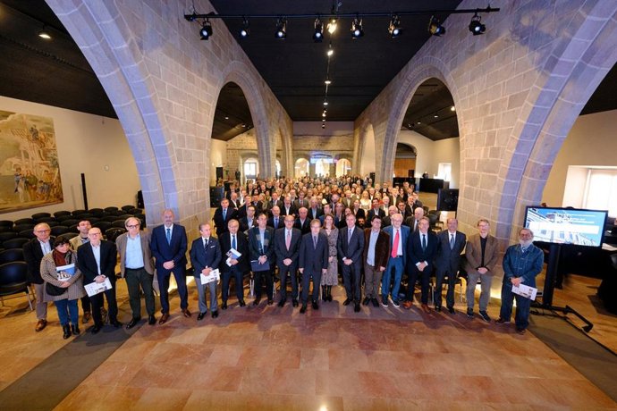 Archivo - Los representantes de las entidades económicas y sociales adheridas a Fera.