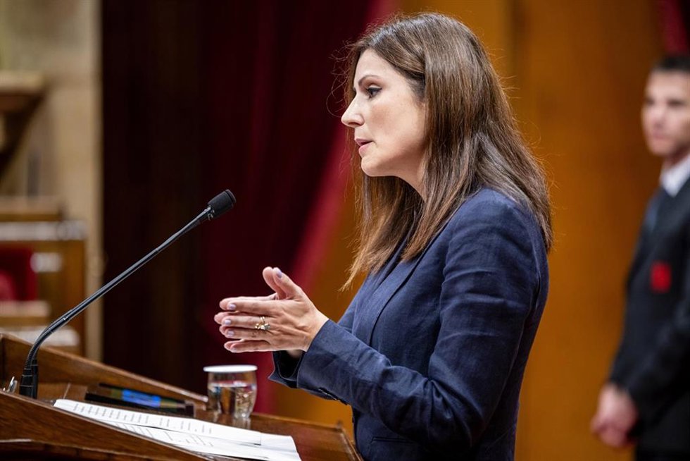 Archivo - La diputada del PP en el Parlament, Lorena Roldán, interviene durante el tercer Debate de Política General de la legislatura, en el Parlament de Catalunya, a 29 de septiembre de 2023, en Barcelona