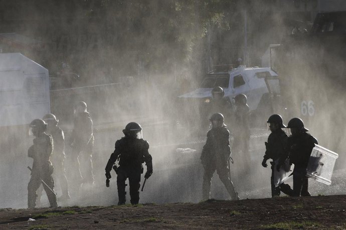 Santiago, 21 de enero de 2022. Protesta por la libertad de los presos politicos del estallido social de 2019.  Dragomir Yankovic/Aton Chile