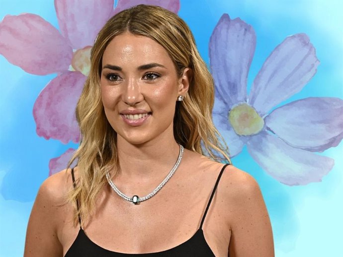 Alice Campello presume en Ibiza del bañador negro que más estiliza: alarga las piernas y afina la silueta