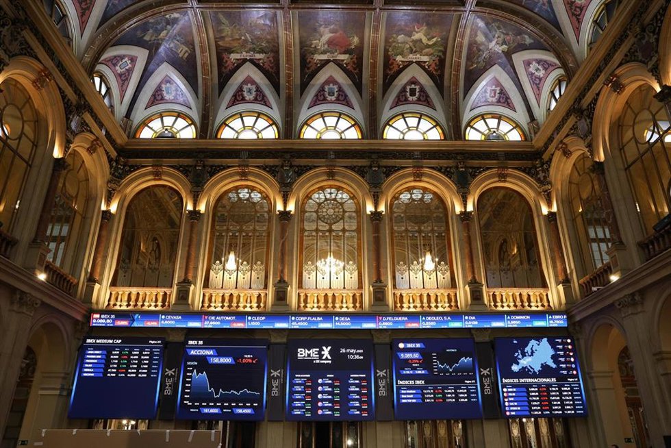 Archivo - Paneles del Ibex 35 en el Palacio de la Bolsa, en el Palacio de la Bolsa, a 26 de mayo de 2023, en Madrid (España)