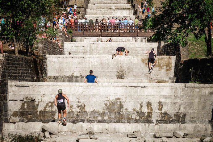 El Muro de Villanúa cambia de horario y batirá este sábado su récord de participación.