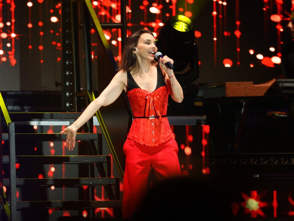 Chenoa rompe su silencio en pleno concierto tras la polémica por su perrita Chloe