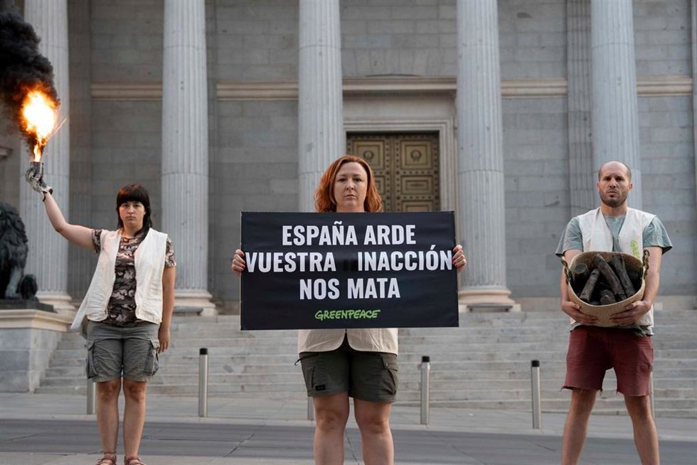 Greenpeace ante el Congreso de los Diputados