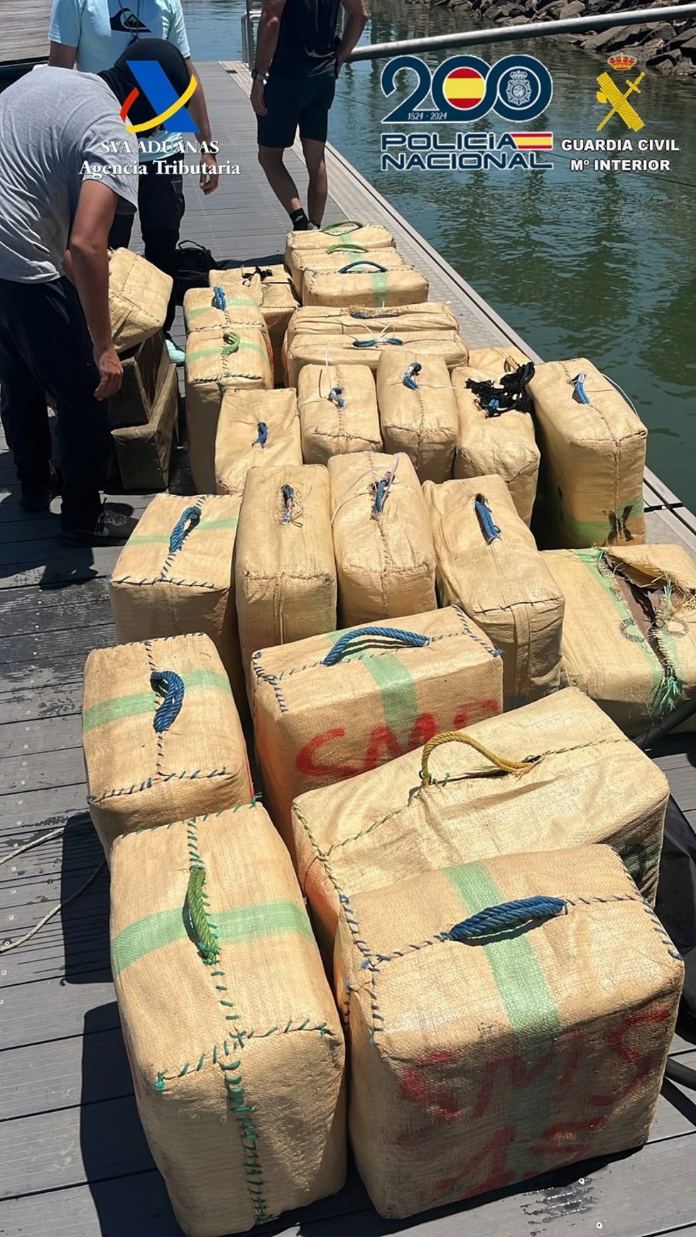 Droga incautada en una operación contra el narcotráfico en Isla Cristina (Huelva).