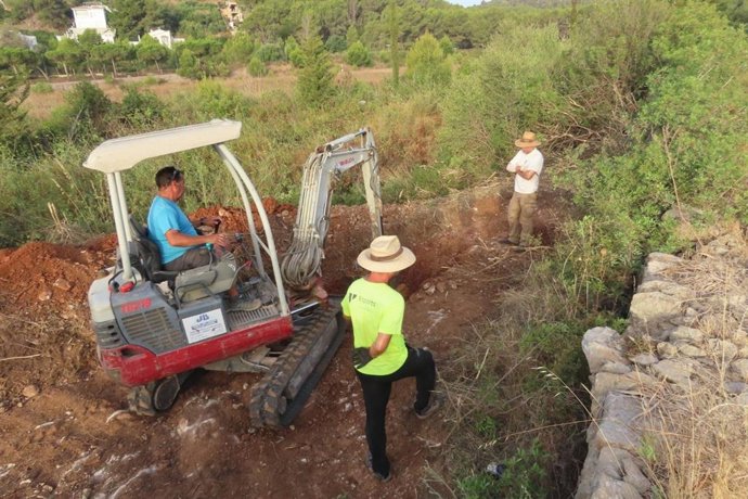 Archivo - Excavaciones arqueológicas para localizar la fosa de la carretera de El Comellar Fondo, en el término municipal de Son Servera