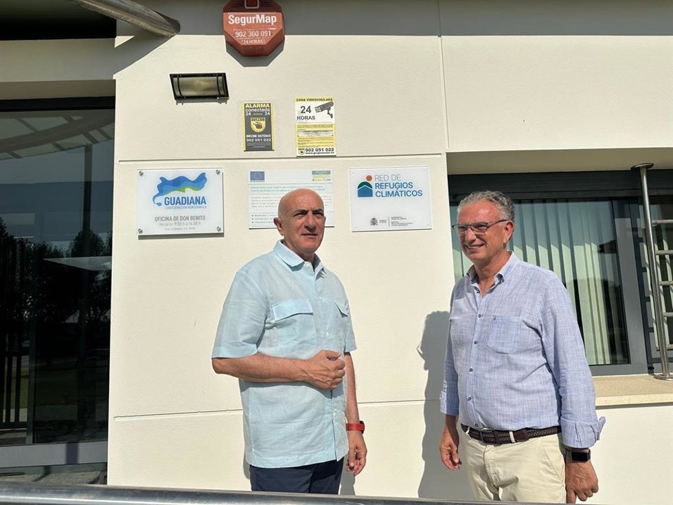 El delegado del Gobierno en Extremadura, José Luis Quintana, y el presidente de la CHG, Samuel Moraleda, presentan en Don Benito la red de refugios climáticos