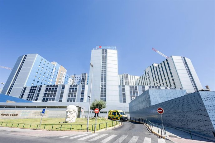 Archivo - Fachada del Hospital Universitario Ramón y Cajal, a 27 de julio de 2025, en Madrid (España).