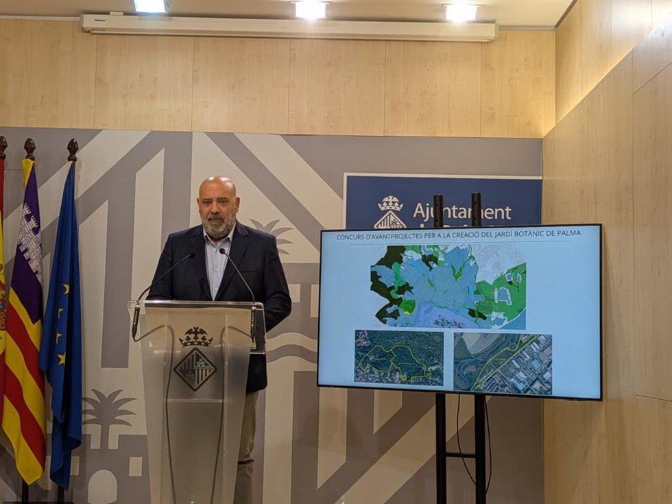 El alcalde de Palma, Jaime Martínez, presenta el concurso de ideas del futuro jardín botánico de la ciudad.