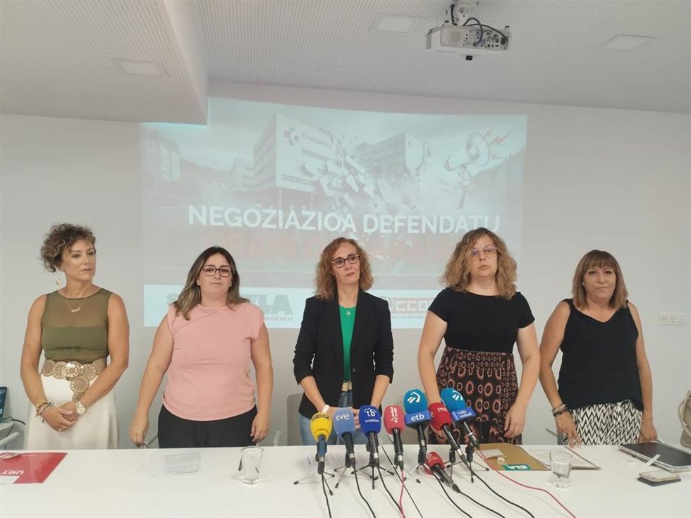 Sindicatos anuncian convocatoria de huelgas y movilizaciones en Osakidetza en otoño