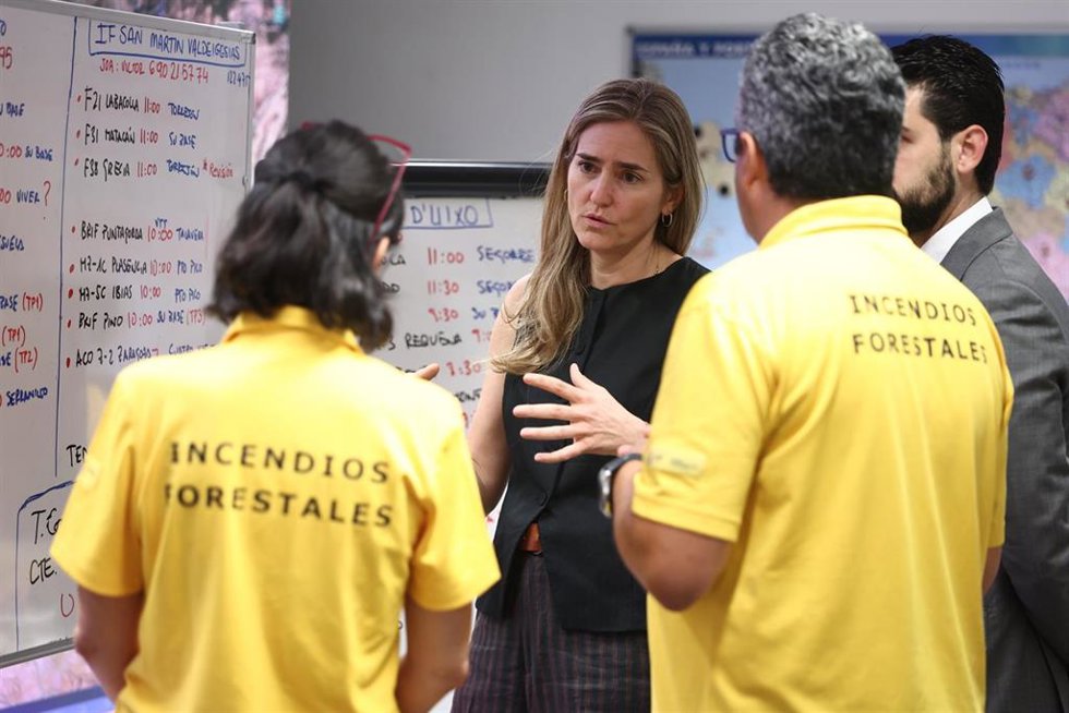 La vicepresidenta tercera y ministra para la Transición Ecológica y el Reto Demográfico, Sara Aagesen, durante una visita al Centro de Coordinación de la Información Nacional de Incendios Forestales (CCINIF) 