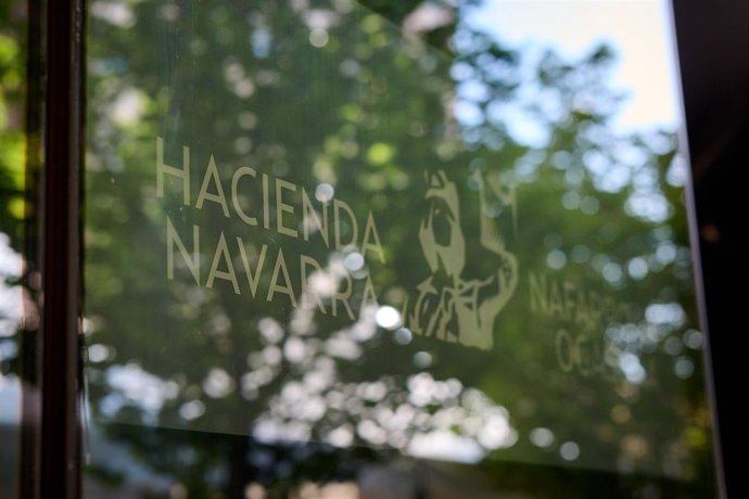 Archivo - Un total de 688 personas y empresas adeudan 334,7 millones de euros a la Hacienda Foral de Navarra
